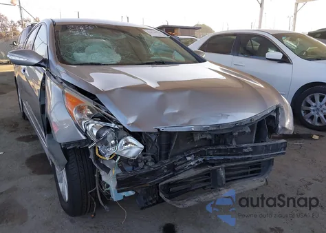 2015 Hyundai Sonata Hybrid z USA, uszkodzony, nr VIN KMHEC4A45FA124883